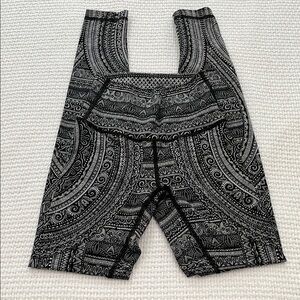Lululemon Black and White Patterned Leggings